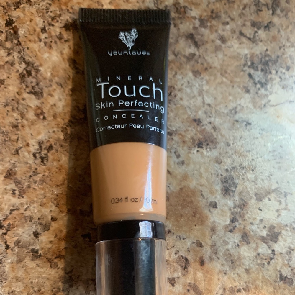 Younique Concealer color is Satin ... NEW